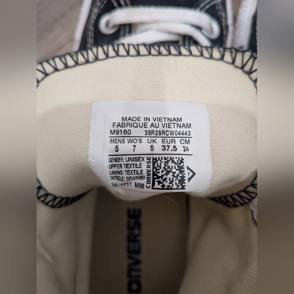 Converse Black and White High-Top Sneakers Chuck Taylor - Picture 8 of 8